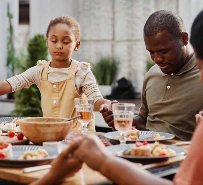 Famiie beim Essen